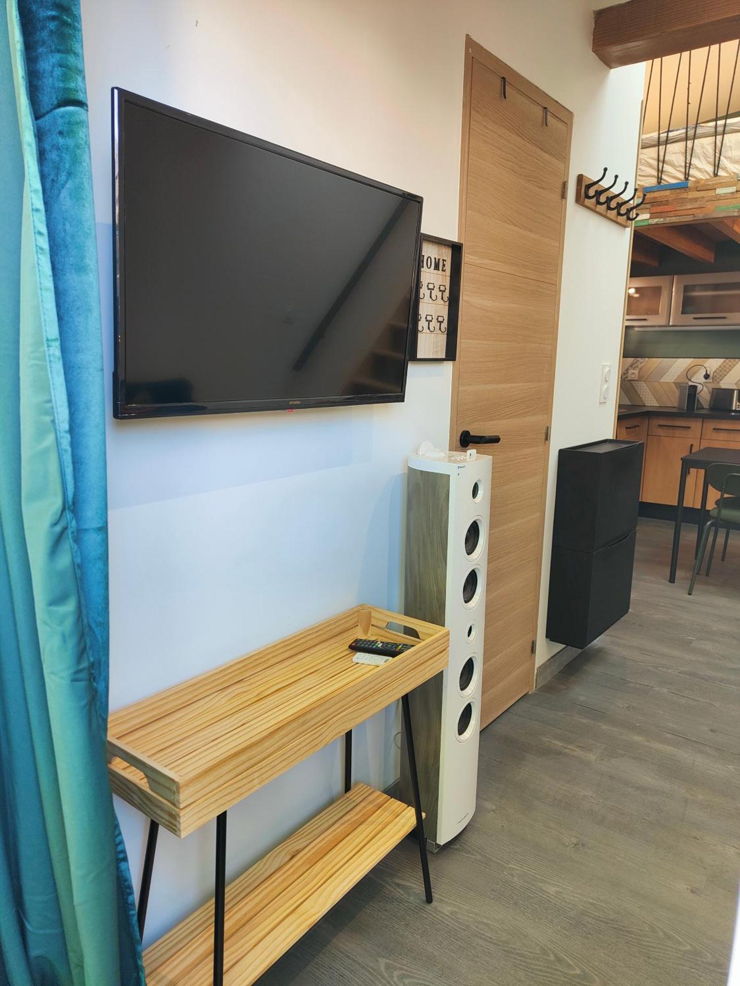 Вилла Tiny House Avec Jardin Et Acces Piscine Chauffee Сен-Медар-ан-Жаль Экстерьер фото