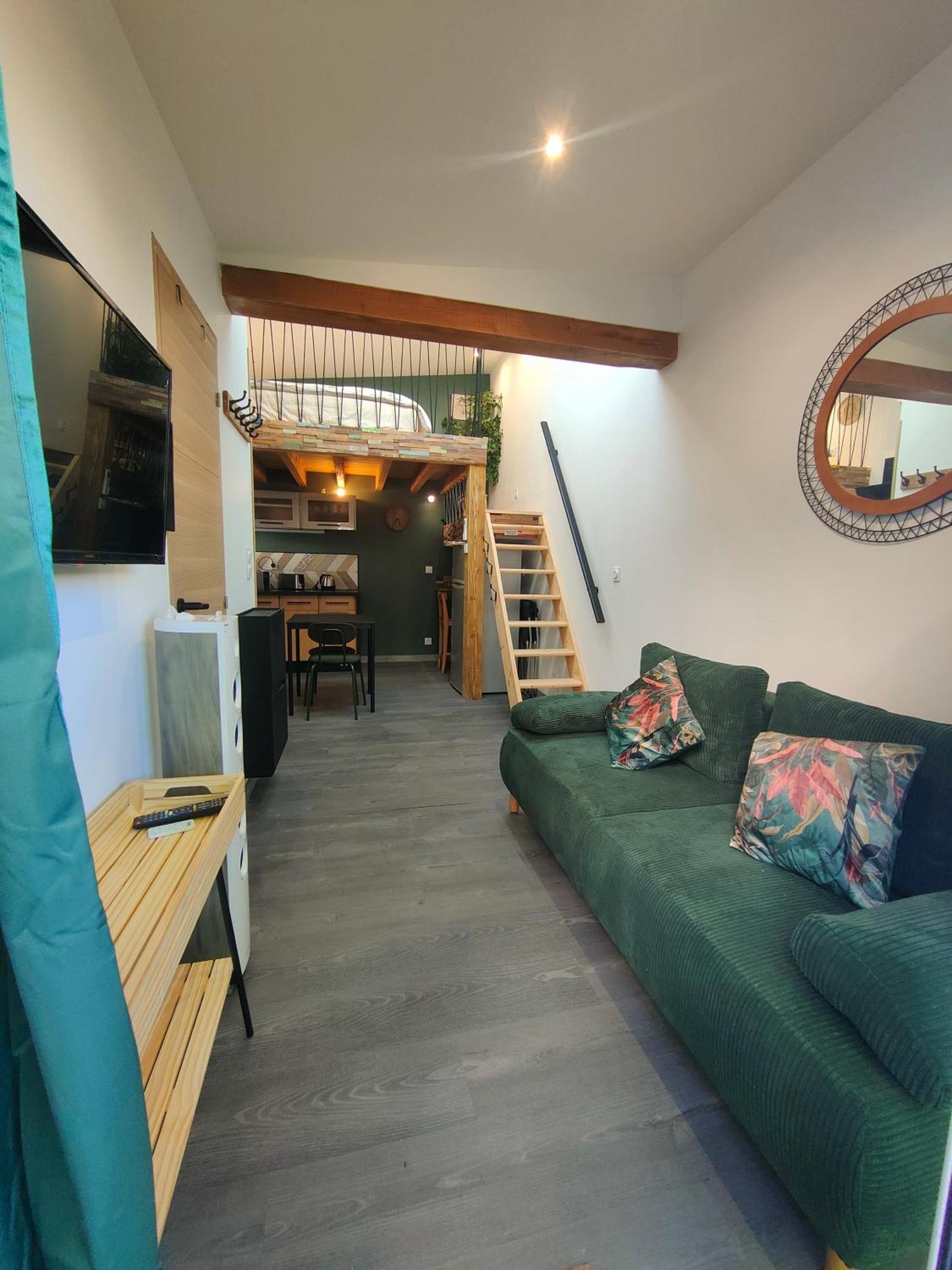 Вилла Tiny House Avec Jardin Et Acces Piscine Chauffee Сен-Медар-ан-Жаль Экстерьер фото